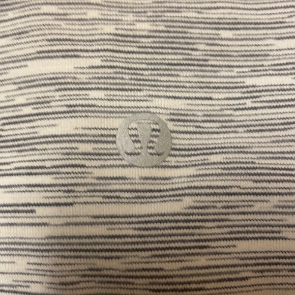 Lululemon scalped bottom ankle mid calf length - Picture 2 of 6